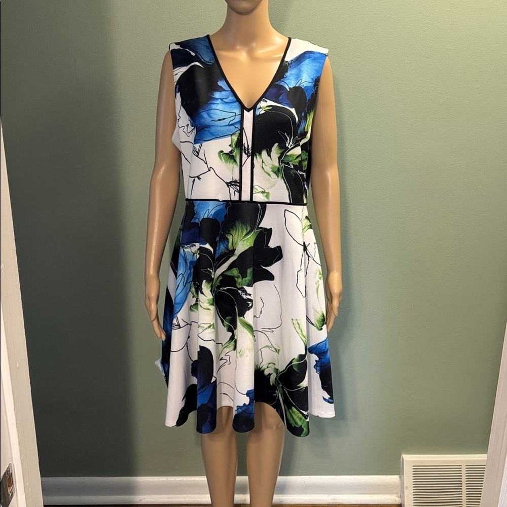 REED Floral Sleeveless Dress with V-Neck size XL